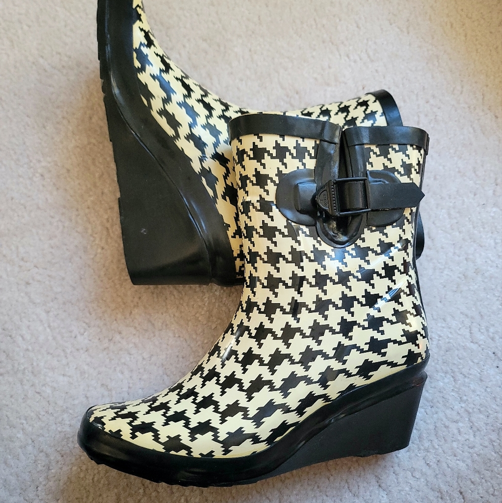 Vintage Penningtons Women's Houndstooth Rain Wedge Boots Size 8